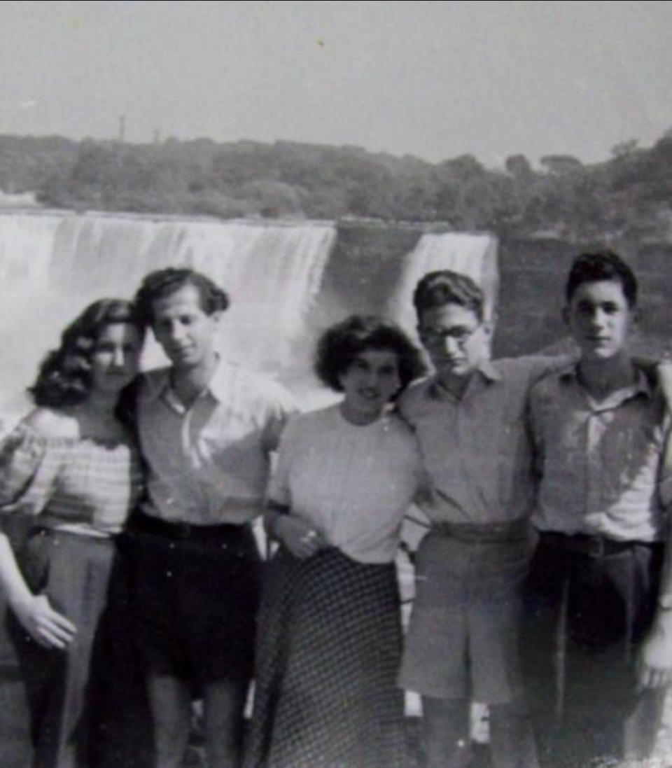 Bohm et son mari aux chutes du Niagara.
